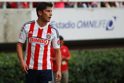 El polémico elemento tuvo una caída descompuesta en el primer tiempo del partido en que el 'Rebaño' cayó 0-1 ante Santos.(Jam Media)