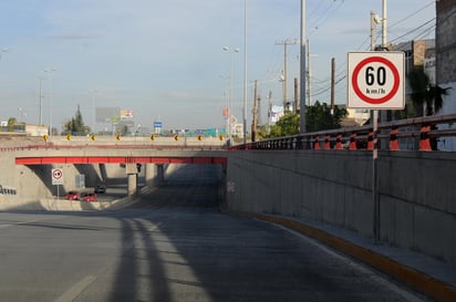 La señalización vial resulta de vital importancia para todos los que transitan por la vía pública, sean conductores, viajeros o peatones, y tiene un alcance universal. (ARCHIVO)