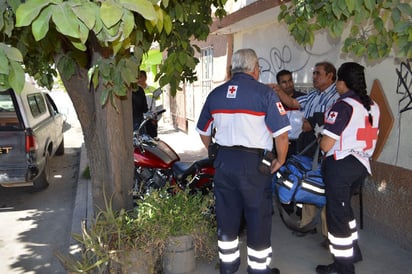 Sale con vida. El hombre que fue atropellado salió con sólo algunos raspones y golpes.