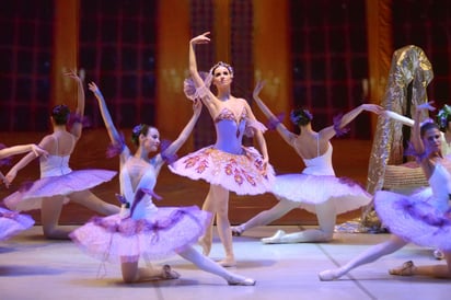 Calidad. El reconocido Ballet de San Petersburgo demostró su gran nivel en cuanto a la producción que maneja en conjunto con la disciplina de los músicos y los bailarines.