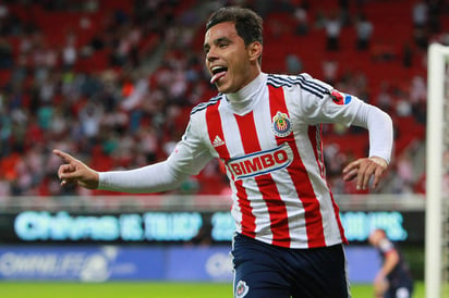 Omar Bravo anotó el único gol en el partido de las Chivas ante Irapuato. Suficiente para festejar. (Jam Media)