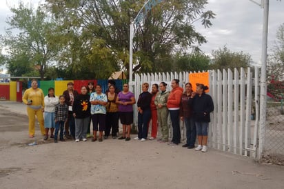 Manifestación. Desde el lunes pasado las madres de familia tomaron la escuela para exigir la asignación de un maestro. (EL SIGLO DE TORREÓN/ MARY VÁZQUEZ)