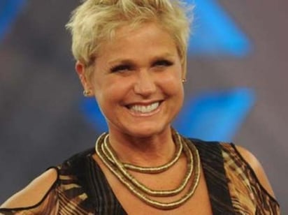 Xuxa, es llamada en Brasil como la 'reina de los bajitos' por sus trabajos con el público infantil, con decenas de películas y discos.