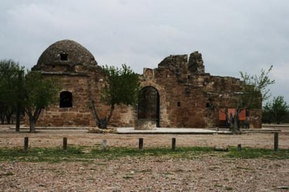 Misión franciscana de San Bernardo, establecida en Villa Guerrero, Coah. Foto de Raúl Alcántara en Google Earth.
