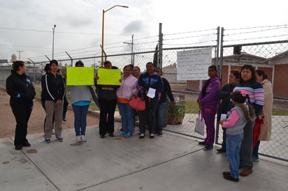 Protesta. Piden apertura de grupo en primaria Humberto Rivera Gómez, para evitar gasto en traslados a dos escuelas. (Edith González)