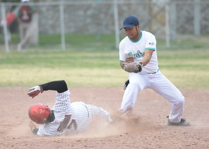 A pesar de las lluvias que siguieron registrándose durante el fin de semana en la Comarca Lagunera, algunos campos pudieron secarse para permitir jugar beisbol dentro de la Liga de Empleados y Profesionistas. Liga de Empleados esquiva las lluvias 