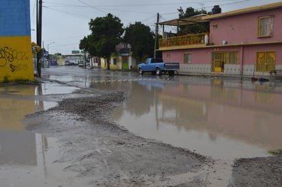 Colapsado. En algunos tramos ya no hay tubería, lo cual refleja el deterioro del drenaje. 