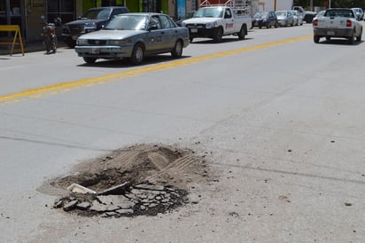 Baches. Se observan fallas en el bulevar Madero.