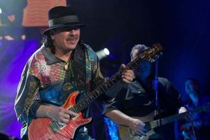 Santana llegó a la capital mexicana para demostrar porqué es considerado como uno de los mejores guitarristas de todos los tiempos. (Notimex)