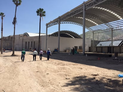 Recorrido. El alcalde Miguel Riquelme supervisó avances de las obras en La Jabonera.