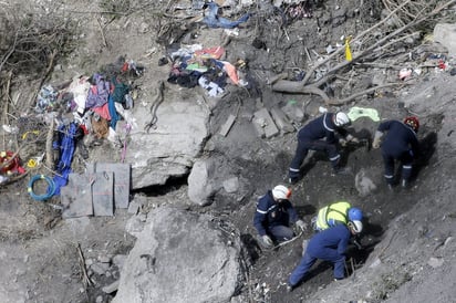 Búsqueda. Hasta el momento sólo se tienen las muestras de ADN de 70 de las 150 víctimas del avionazo.