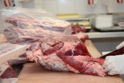 Se busca adicionar algunos artículos a la Ley en contra de quien venda o compre carne en canal o carne de animal considerado ganado mayor destinado al consumo de la población, sin contar con el marcaje, sellos o requisitos que exigen las Leyes y Reglamentos en materia de sanidad animal. (Archivo)