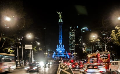 Desde el 27 de marzo hasta el 11 de abril, se lleva a cabo un recorrido de aproximadamente dos horas en Turibús para descubrir la vida nocturna de la  capital del país.


