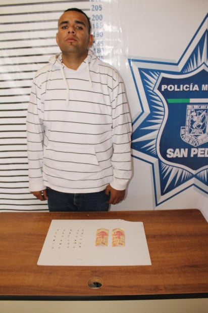 Gibran Alejandro Cordero Domínguez, fue detenido por la Policía Preventiva de San Pedro de las Colonias al ser sorprendido con 30 dosis de heroína y dinero en efectivo producto de la venta de droga.