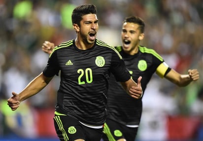 Eduardo Herrera, atacante de Pumas, se estrenó como goleador en el Tri, quien termina la fecha FIFA con un triunfo sobre Paraguay, en el estadio Arrowhead de Kansas City. (EFE)