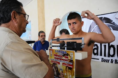 Aún y cuando los promotores de la velada boxística accedieron a caprichos del peleador, este se rehusó a subir al cuadrilátero. (EL SIGLO DE TORREÓN)