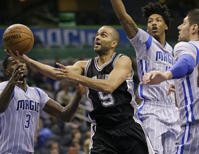 Los dirigidos por Gregg Popovich presumen ahora de una racha de 18 campañas consecutivas en la postemporada. (AP)