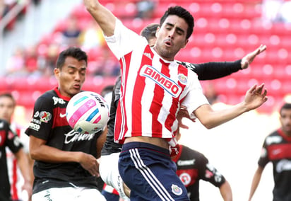 Evoluciona favorablemente de una lesión muscular, la próxima semana estaría de vuelta con Chivas. (Archivo)