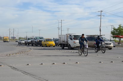 Pendientes. En este crucero del Paseo del Tecnológico y carretera a Mieleras se pretende construir un puente. (EL SIGLO DE TORREÓN)