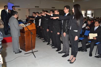 Beneficios. Ayer protestó la Comisión de Empresarios Jóvenes que integran jóvenes de ULSA. 