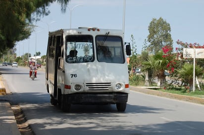 Irregulares. Todas las unidades violan los reglamentos viales y así funcionan.