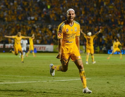 Gerardo Lugo convirtió el primer gol al minuto 55 enfilando a los Tigres a la goleada sobre Rayados. (Notimex)