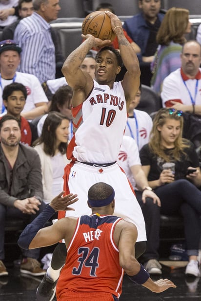 DeRozan sólo anotó 15 puntos en la derrota de los Raptors. Wizards vencen a Raptors en prórroga