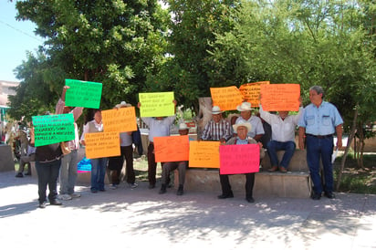 Denuncia. Otra vez, acudieron para denunciar las irregularidades en las que incurren los administradores del módulo. (MARY VÁZQUEZ)