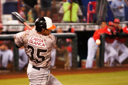 Jorge Cantú igualó el liderato de cuadrangulares con su sexto de la temporada y los Tigres de Quintana Roo derrotaron 3-2 a los Vaqueros Laguna para emparejar la serie en el Parque Beto Ávila. (Notimex)