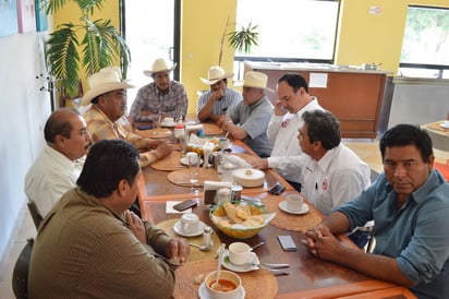 Acuerdos. Los lecheros aseguran que desde hace años no se ha podido llegar a acuerdos que beneficien a los productores del sector. (EL SIGLO DE TORREÓN)