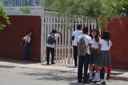 Habrá megapuente. Alumnos del nivel básico saldrán de clases este jueves, para regresar a las aulas hasta el martes de la semana entrante. (EDITH GONZÁLEZ)