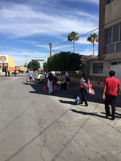 Desalojo. El edificio de la guardería fue evacuado de manera rápida y ordenada por el personal.