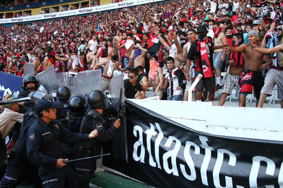 Esto a raíz de la investigación abierta con respecto a los incidentes que se presentaron durante el partido correspondiente a los Cuartos de Final de Vuelta del Torneo Clausura 2015 de la Liga MX.