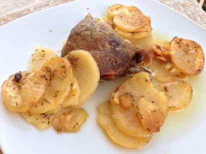 Confit de pato con patatas