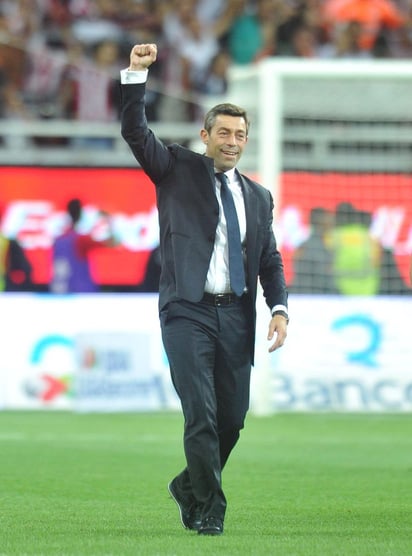 Caixinha celebró mesuradamente con el silbatazo final. (Ramón Sotomayor)