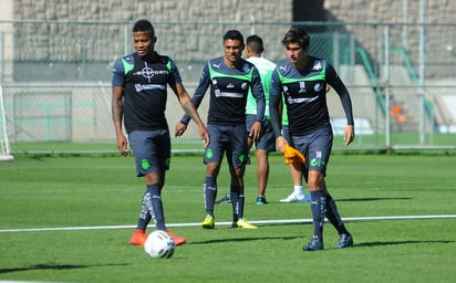 El equipo de Santos Laguna entrenó dividido en dos grupos ayer en las instalaciones del TSM.  (Fotografías de Jesús Galindo)