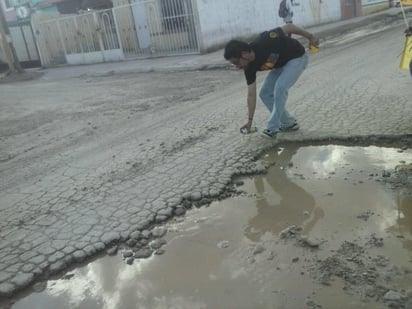 Los baches fueron detectados en la zona centro y las colonias Santa Rosa, San Alberto, San Antonio y Chapala.  (El Siglo de Torreón)