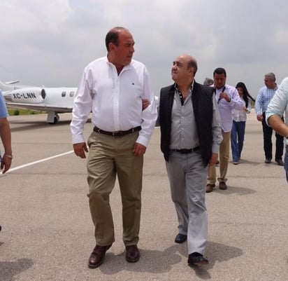 El secretario de Desarrollo Agrario, Territorial y Urbano, Jesús Murillo Karam, se reunió con el gobernador de Coahuila, Rubén Moreira Valdez, para conocer los datos sobre las viviendas afectadas y las acciones que se realizan en apoyo a la población. (TWITTER)