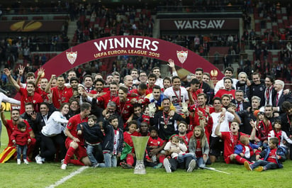 El Sevilla español venció al Dnipro ucraniano 3-2 y se consagró bicampeón de la Europa League. (EFE)