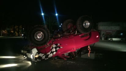 Percance. El festejo de tres jóvenes alcoholizados terminó en volcadura. 