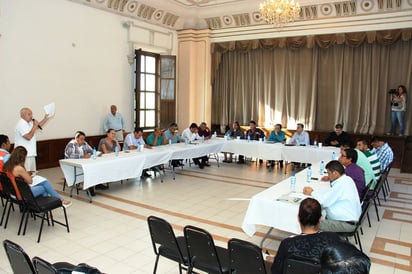 Previenen. La Dirección hizo un llamado a la ciudadanía para que participen de forma activa en la erradicación de la chinche. (EL SIGLO DE TORREÓN)