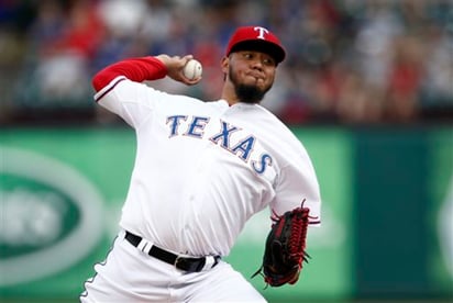 Yovani Gallardo consiguió su sexta victoria de la temporada y no recibió carreras ante los Dodgers. Yovani Gallardo luce ante los Dodgers