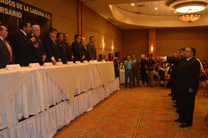 Protestan. Durante su 25 aniversario, el Colegio Regional de Abogados de La Laguna anunció la renovación de su mesa directiva. 