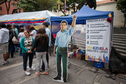 López señaló que levantan la huelga pero que 'la lucha continúa' y se mantienen las reivindicaciones, que incluían la libertad 'de todos los presos políticos' y 'el fin de la persecución y la censura'. (EFE)