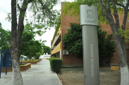 Preparación. El Centro cuenta con más de 2 mil 200 alumnos entre el curso de lunes a viernes y el sabatino.