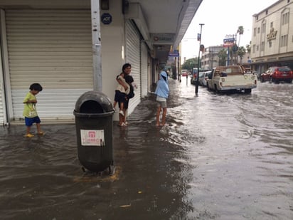 Lluvia. Sorprendió a la población y a los comerciantes de la zona Centro.