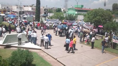 'Seamos los maestros y maestras quienes propongamos soluciones alternativas', dijeron los inconformes. (El Siglo de Torreón)
