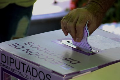 La normativa federal establece que, para obtener registro como candidato ciudadano, el aspirante debe conseguir el apoyo del 2 por ciento del listado nominal en la entidad, en el caso de senadores, o del distrito, para diputados federales. (ARCHIVO)