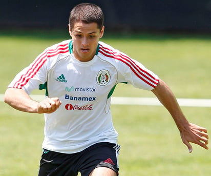 Al 'Chicharito', le colocaron dos placas y seis clavos. (El Universal)