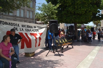 Protesta docente. La caravana motorizada de ayer tuvo poca participación de maestros y maestras. (EDITH GONZÁLEZ)